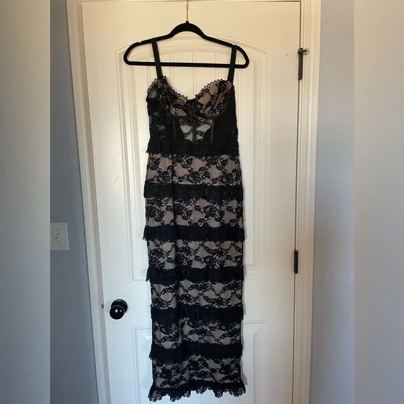 Hello Molly LUXE MYSTIQUE LACE MAXI DRESS - Picture 4 of 8